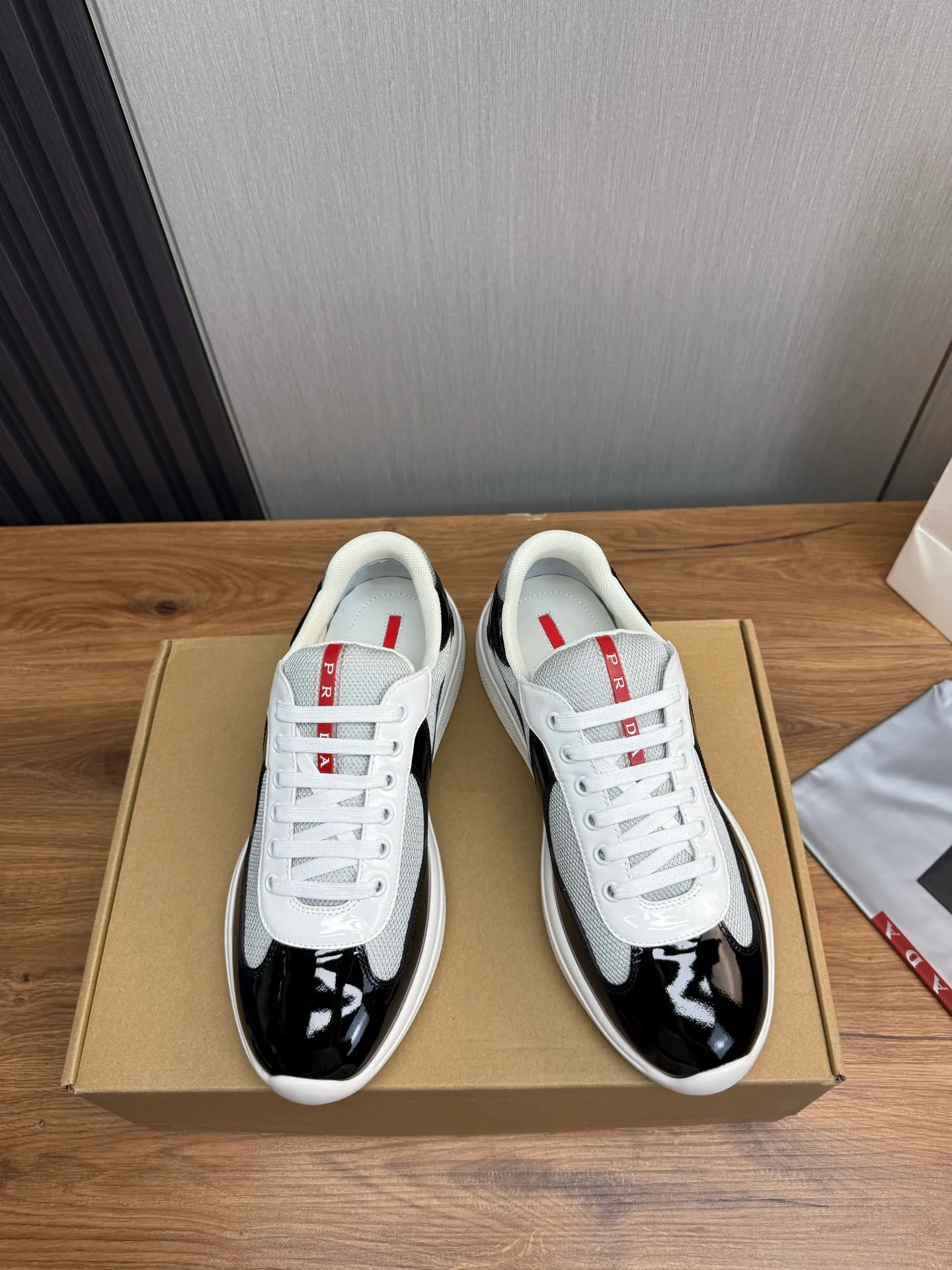 Men's shoes 640💰 [PRADA] Hot selling items🔥Must be recommended every day~~ Official website synchronized, 1:1 high quality shipments✔️ Imported cowhide fabric, rubber material + cowhide lining, original bottom, high-end airplane box packaging🎁 38-45 (38.45 custom-made, non-returnable)